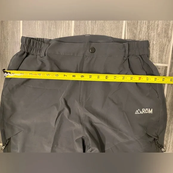 Rom Outdoors Pants Black Minimal Gorpcore Hiking Outdoors Zip Off Pants Shorts L